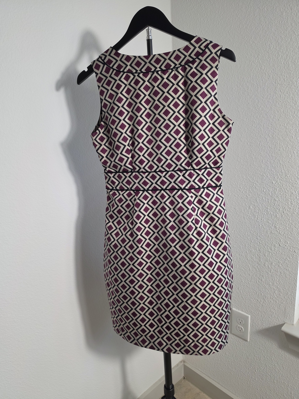 Banana Republic Sleeveless Geometric Sheath Dress in Plum and Cream